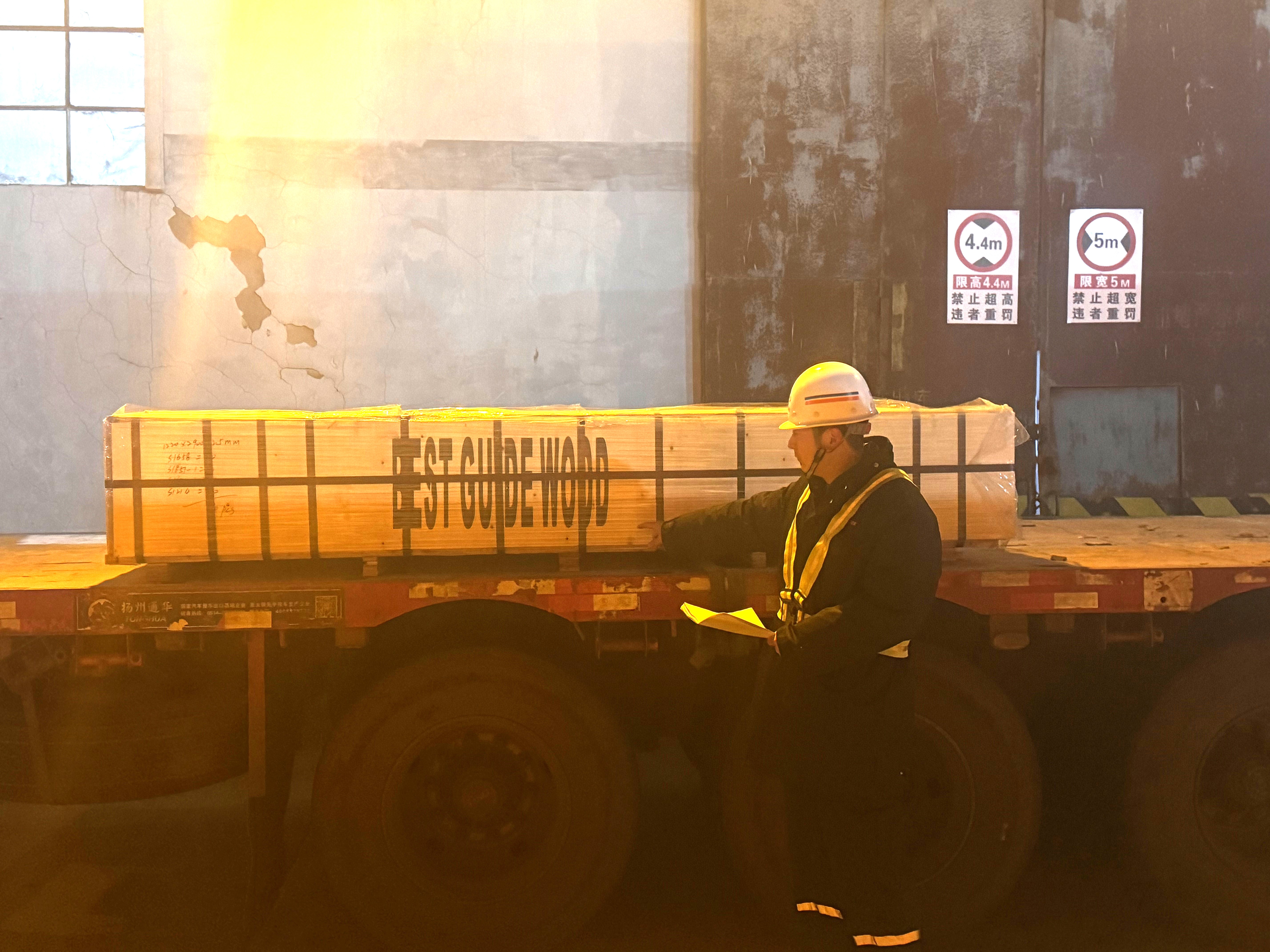 深夜精准拦截错发货物，筑牢出口“最后一道关卡” (4).jpg